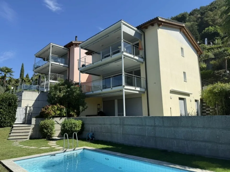 Apartment with large terraces and pool – photo 5 of 12
