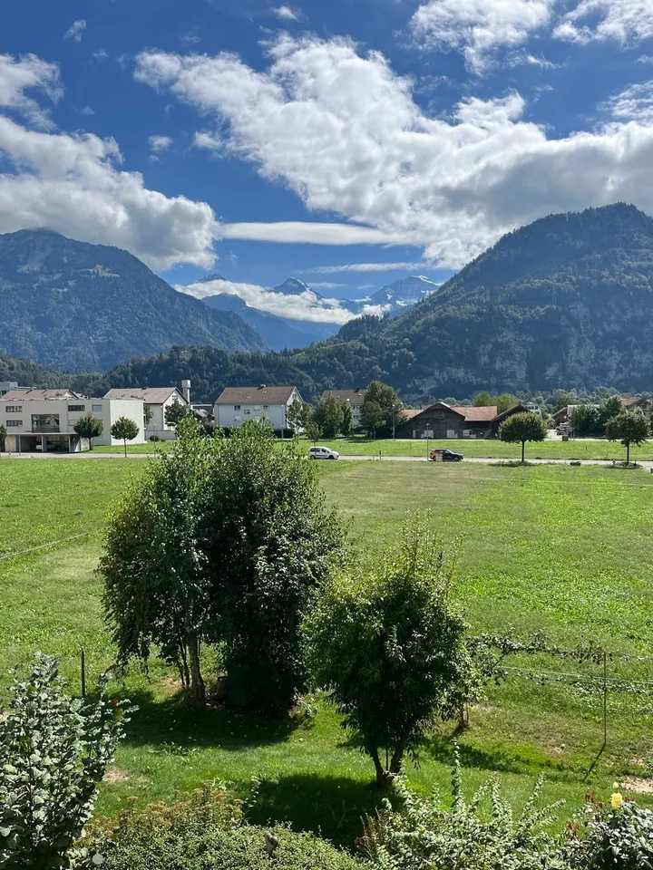 Appartamento di 4.5 locali in una posizione popolare a Unterseen – foto 2 di 11