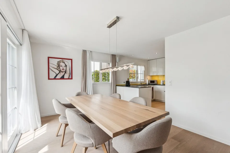 Grosszügiges Wohnen mit viel Privatsphäre - 8.5-Zimmer-Doppeleinfamilienhaus in Unterengstringen – Foto 6 von 13