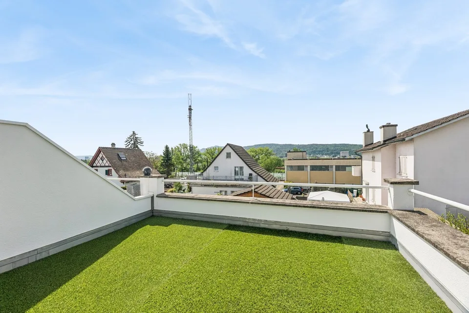 Grosszügiges Wohnen mit viel Privatsphäre - 8.5-Zimmer-Doppeleinfamilienhaus in Unterengstringen – Foto 10 von 13