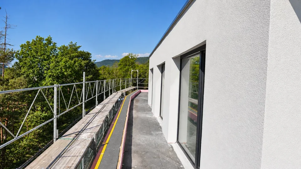 Prächtiges 3.5-Zimmer-Attikapartment mit Blick auf das Dorf Sonceboz-Sombeval – Foto 3 von 11