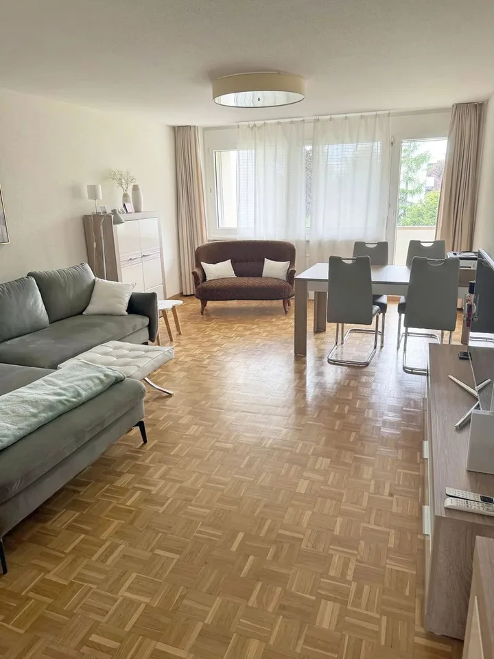 Appartamento luminoso 4.5 locali con balcone sud a Chur – foto 2 di 5