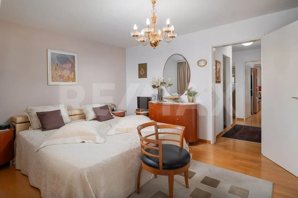 Attraktives 5½-Zimmer-Reihenmittelhaus mit vollständig ausgebautem und klimatisiertem Dachstock – Foto 9 von 13