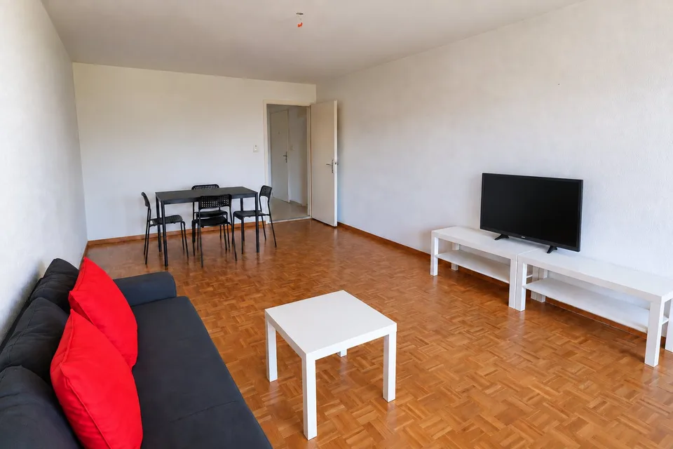 Helle, möblierte 3.5-Zimmerwohnung im Grünen befristet bis 30.03.27 – Foto 3 von 10