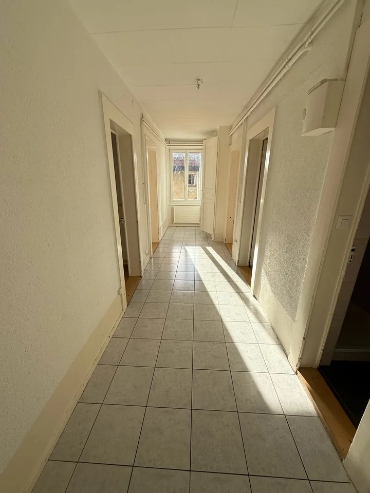 Charmantes 3-Zimmer-Wohnung im Herzen von La Chaux-de-Fonds – Foto 3 von 14