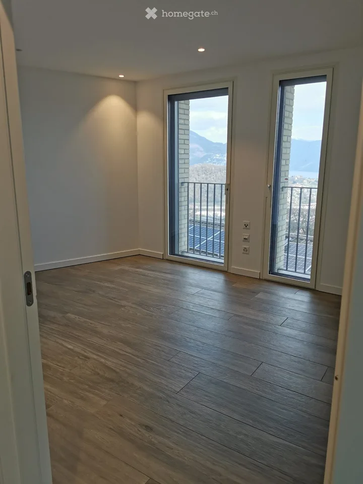 Modernes 3.5-Zimmer-Apartment in Vernate mit atemberaubendem Blick! – Foto 3 von 5