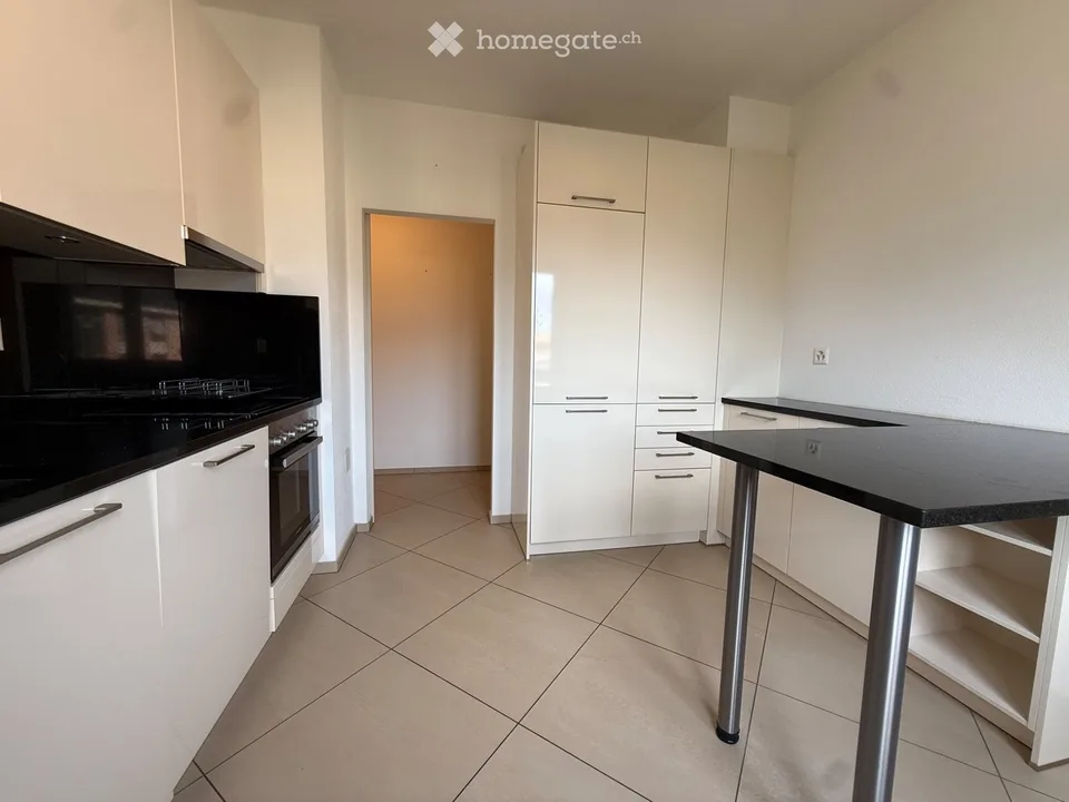 Große 3.5-Zimmer-Wohnung mit viel Sonnenlicht in ruhiger Lage – Foto 3 von 5