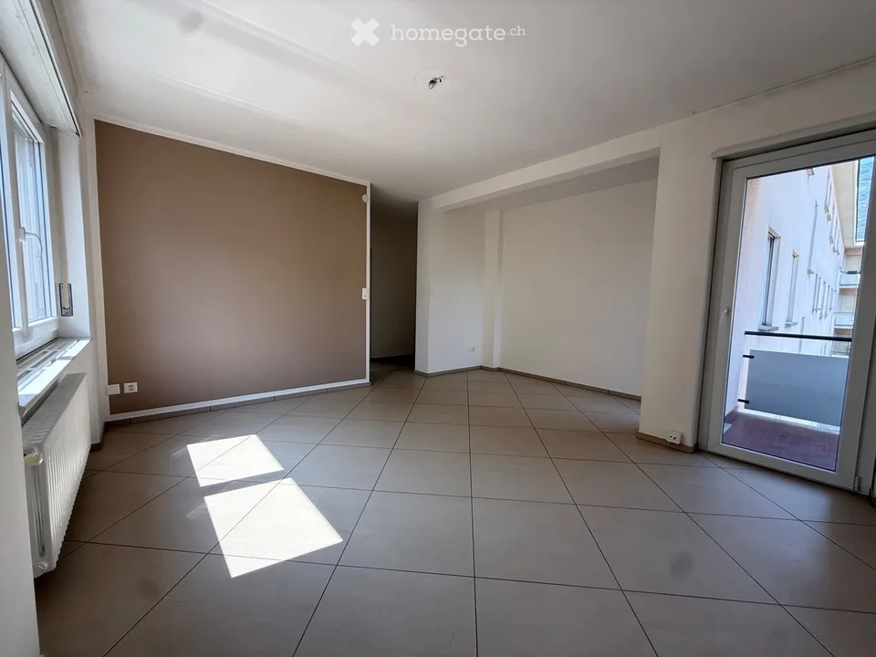 Große 3.5-Zimmer-Wohnung mit viel Sonnenlicht in ruhiger Lage – Foto 2 von 5