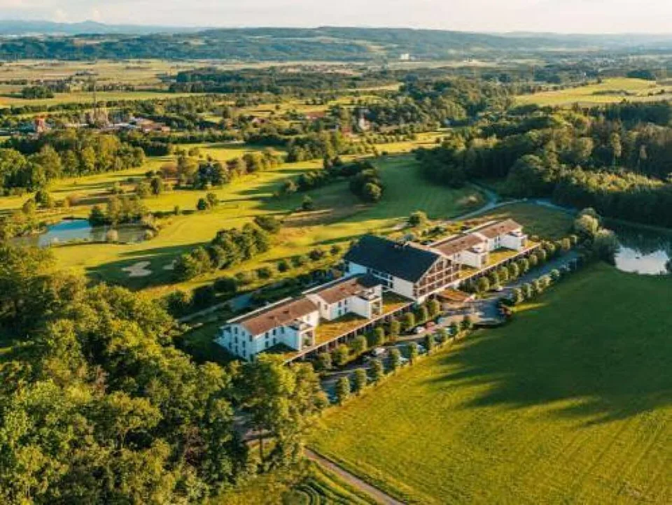 Vivere sul campo da golf - area benessere, fitness e terrazza da sogno con panorama alpino. – foto 13 di 14