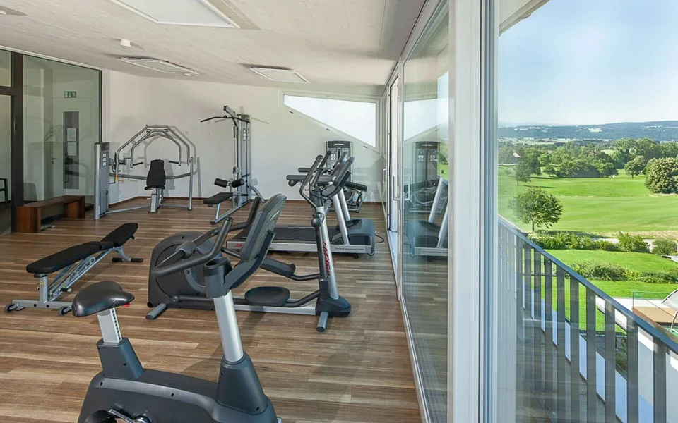 Vivere sul campo da golf - area benessere, fitness e terrazza da sogno con panorama alpino. – foto 12 di 14