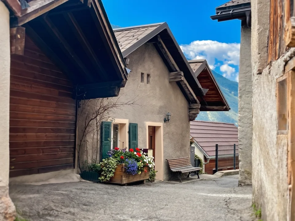 4.5 Zimmer Reihenfamilienhaus in Varen – Foto 8 von 9