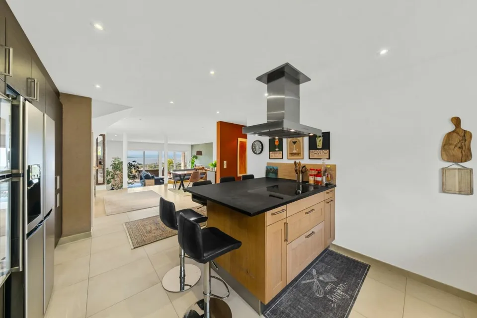 Villa indipendente di 7.5 stanze con vista eccezionale sul lago e sulle montagne – foto 4 di 14