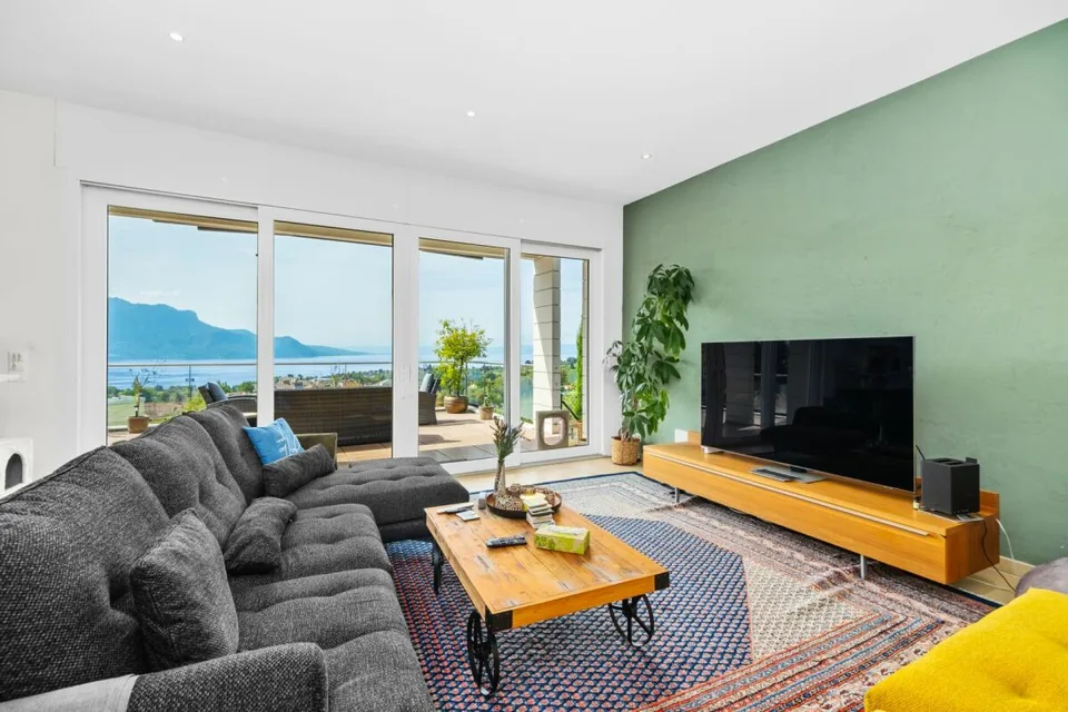 Villa indipendente di 7.5 stanze con vista eccezionale sul lago e sulle montagne – foto 5 di 14