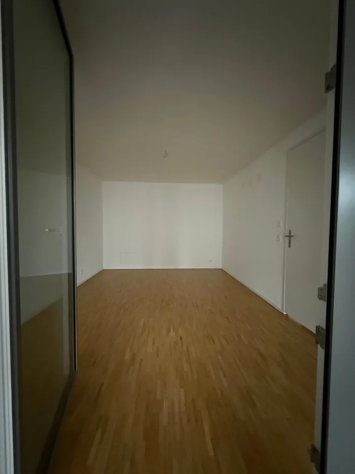 Appartement moderne 2.5 pièces à Zollikofen – Nouveau bâtiment avec balcon et parking souterrain – photo 11 sur 12