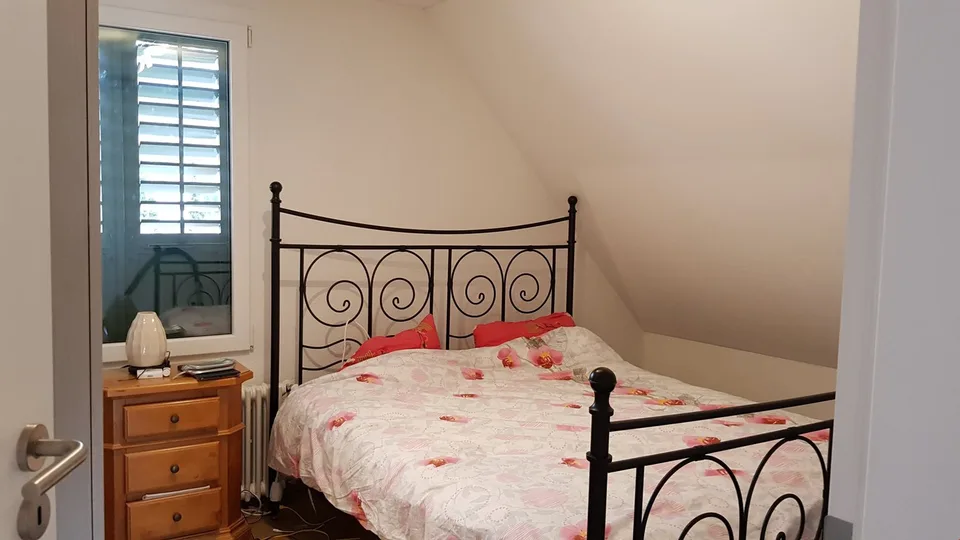 Beautiful 2.5-room attic apartment in a small 3-family house for rent – photo 9 of 13