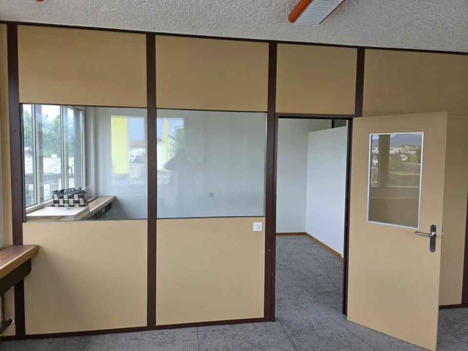 Attraktive Büro- und Gewerbeliegenschaft in Suhr – Foto 4 von 9