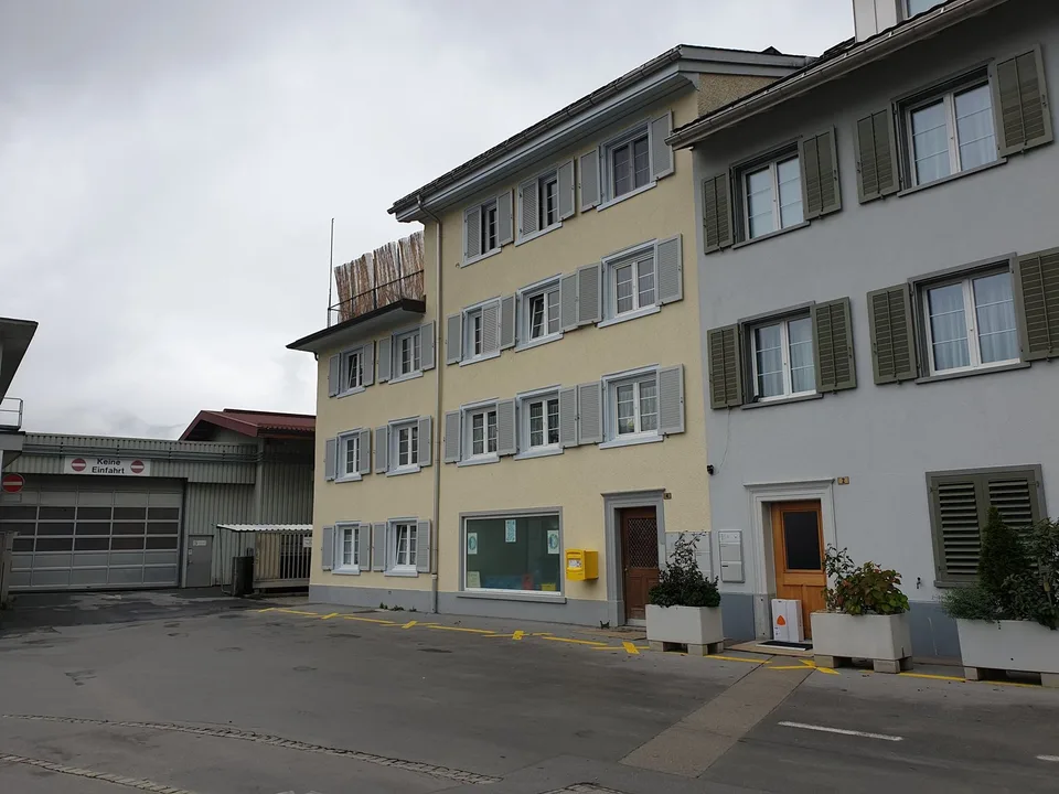 kleine, gemütliche 2-Zimmerwohnung zu vermieten im Zentrum von Ennenda – Foto 2 von 9