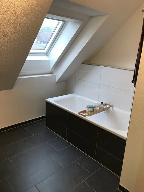 Moderne Dachwohnung im Grünen ! – Foto 9 von 13