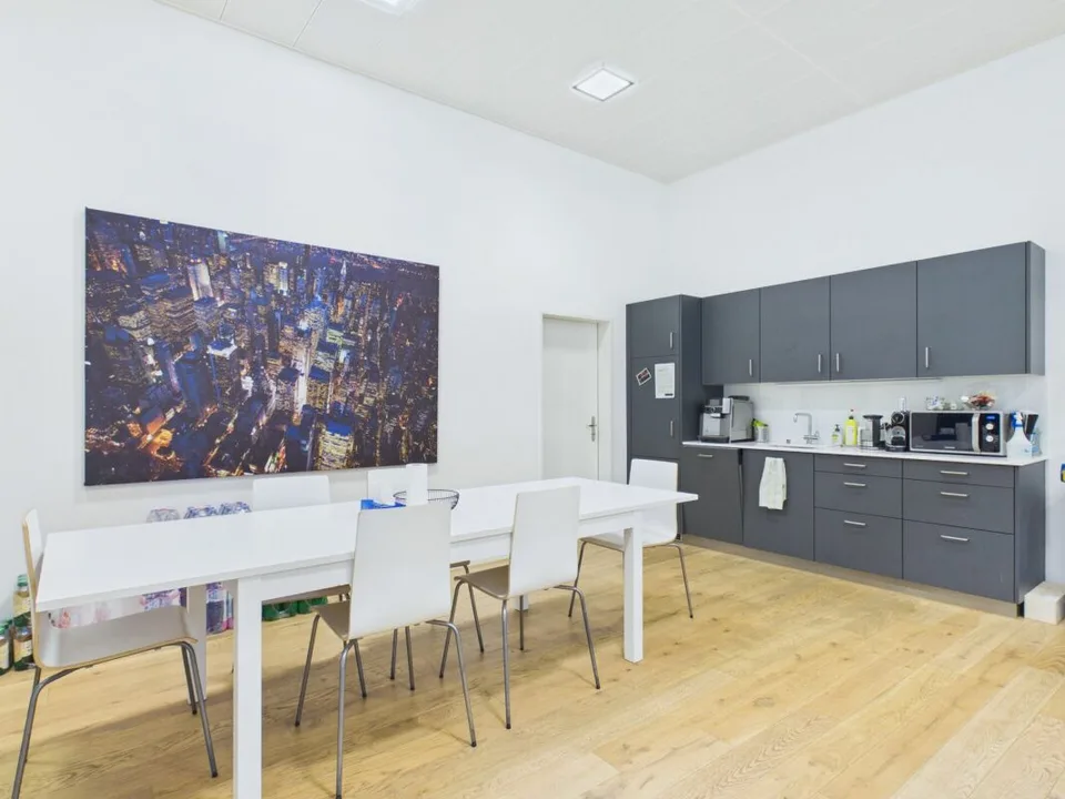 Modern Office Space at Berninaplatz – photo 12 of 12