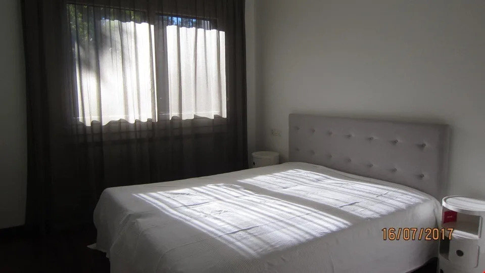Appartamento arredato di 5,5 locali con giardino privato – Foto 11 von 17