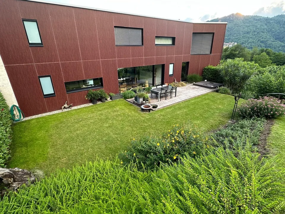 Elegantes Apartment mit 5 Zimmern in Davesco-Soragno mit großem Garten – Foto 2 von 27