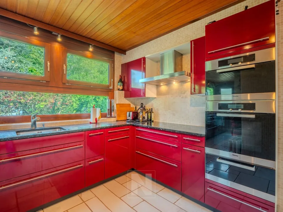 Denens - Architekten-Villa mit 9 Zimmern - 248 m2 Wohnfläche und über 4'000 m2 Grundstück, Blick auf den See, die Alpen und das Schloss Vufflens – Foto 10 von 13