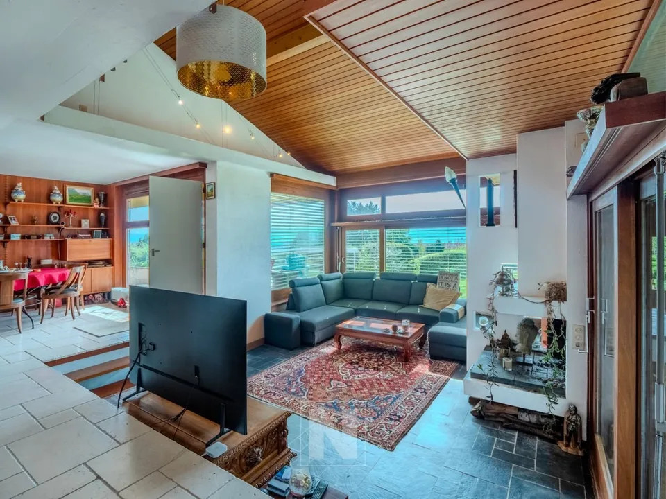 Denens - Architekten-Villa mit 9 Zimmern - 248 m2 Wohnfläche und über 4'000 m2 Grundstück, Blick auf den See, die Alpen und das Schloss Vufflens – Foto 7 von 13