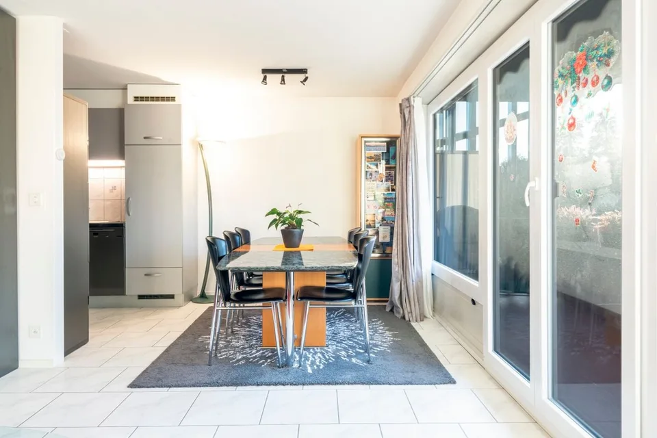 Helles 3,5-Zimmer-Apartment mit Balkon in La Tour-de-Peilz – Foto 3 von 8