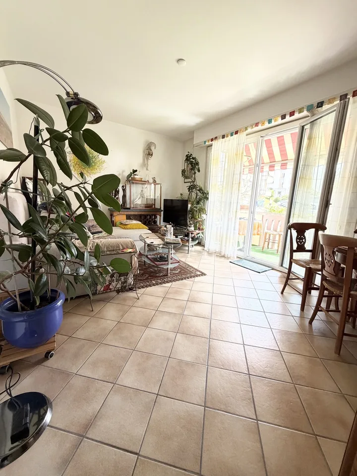 Charmanter Apartment mit 3.5 Zimmern in Prilly – Foto 2 von 11