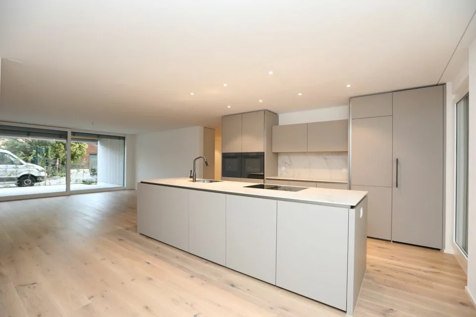 Appartamento di 4,5 locali secondo gli standard di proprietario in posizione centrale – foto 2 di 9