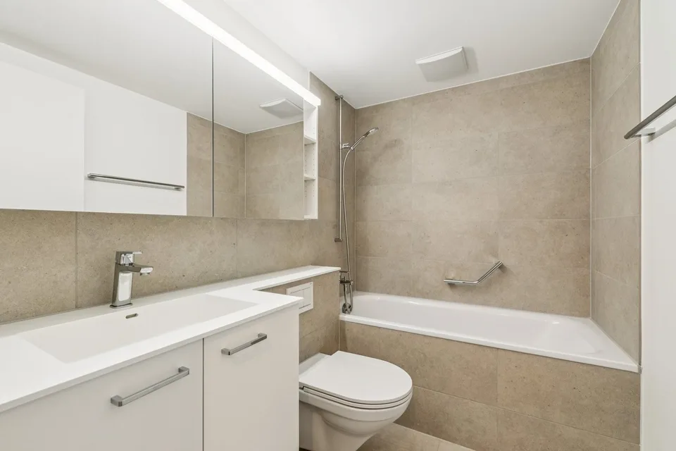 Appartamento di 4,5 locali appena ristrutturato in una posizione privilegiata a Pratteln – foto 8 di 10