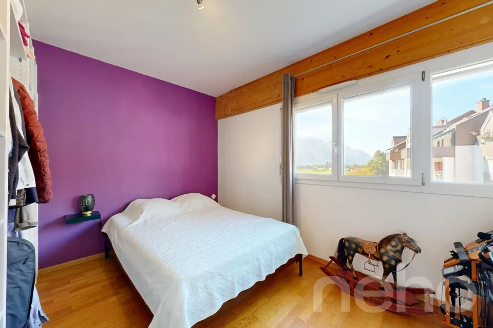Wohnung mit 4.5 Zimmern im letzten Stock mit Blick auf die Berge – Foto 5 von 12