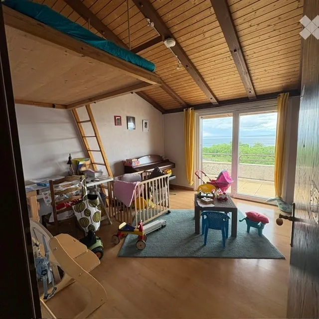 Zu Verkaufen – Charmantes Reihenhaus mit 6 Zimmern und Panoramablick auf den See – Foto 5 von 6