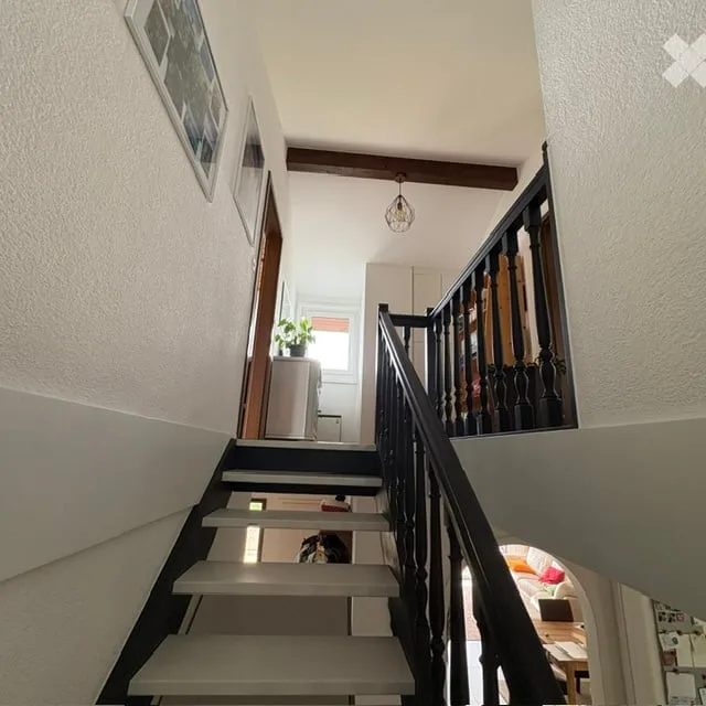 Zu Verkaufen – Charmantes Reihenhaus mit 6 Zimmern und Panoramablick auf den See – Foto 3 von 6