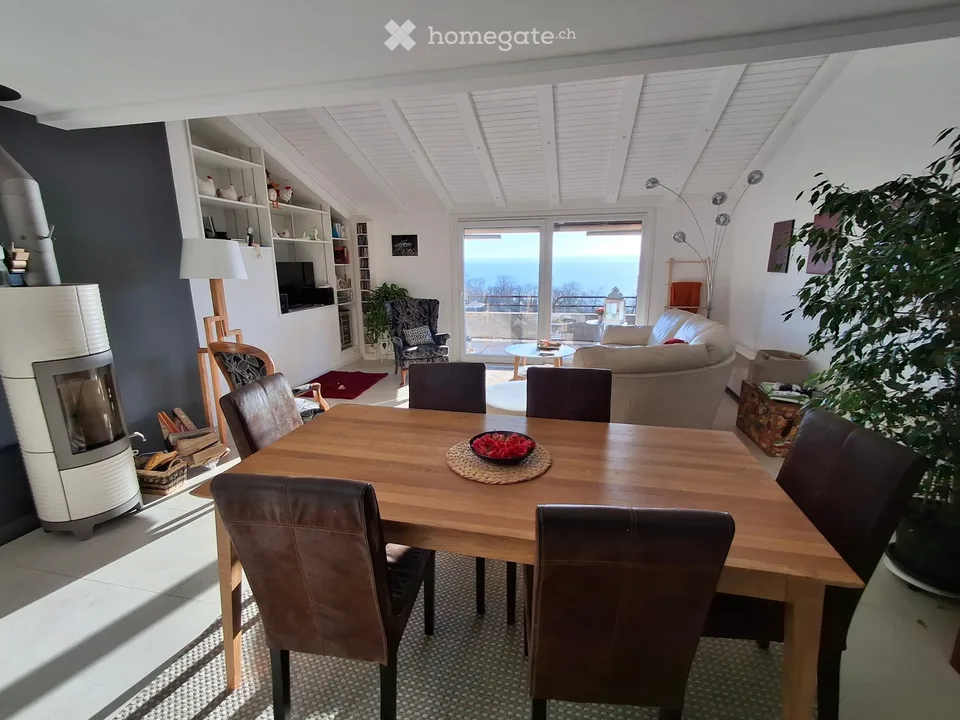 Zu Verkaufen – Charmantes Reihenhaus mit 6 Zimmern und Panoramablick auf den See – Foto 2 von 6