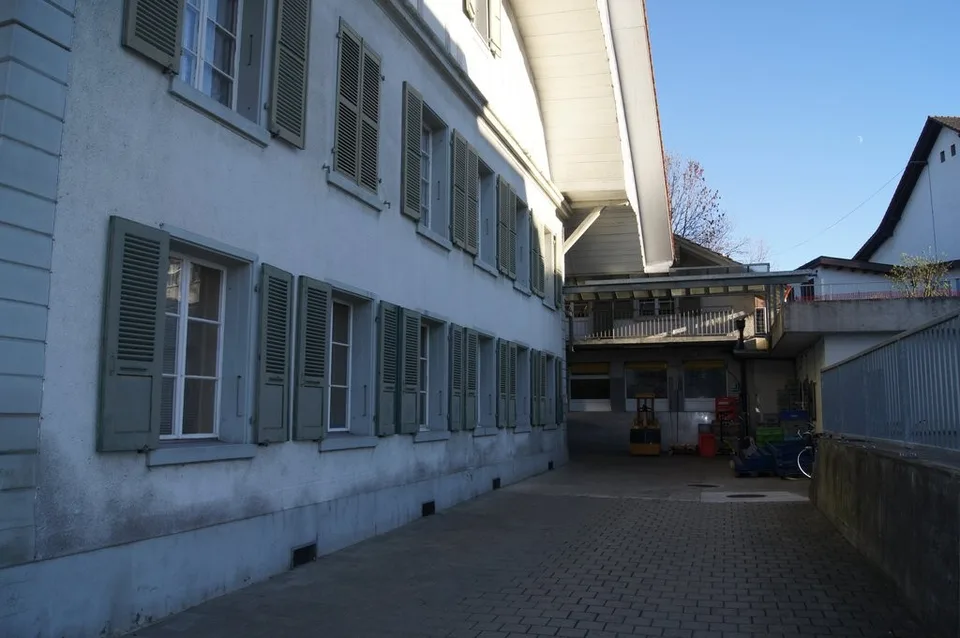Gewerbeflächen sowie Lagerräume in Ostermundigen zu vermieten! – Foto 2 von 11