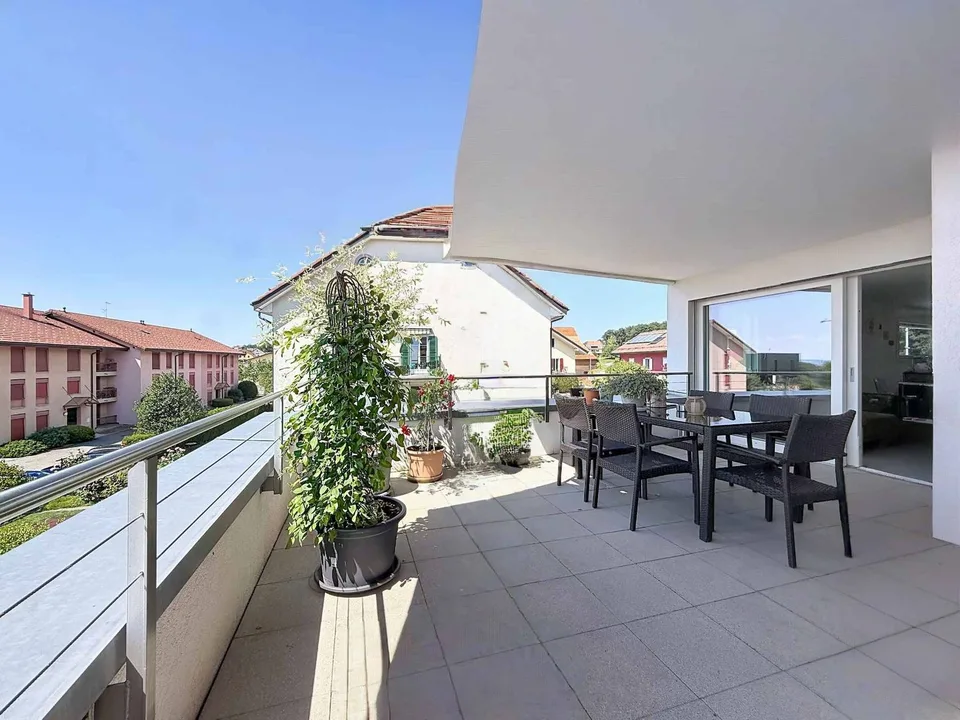 Lumineux 4,5 pièces avec grande terrasse – photo 2 sur 10