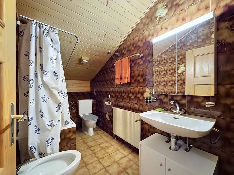Grand chalet de 3 appartements avec vue panoramique – photo 9 sur 10