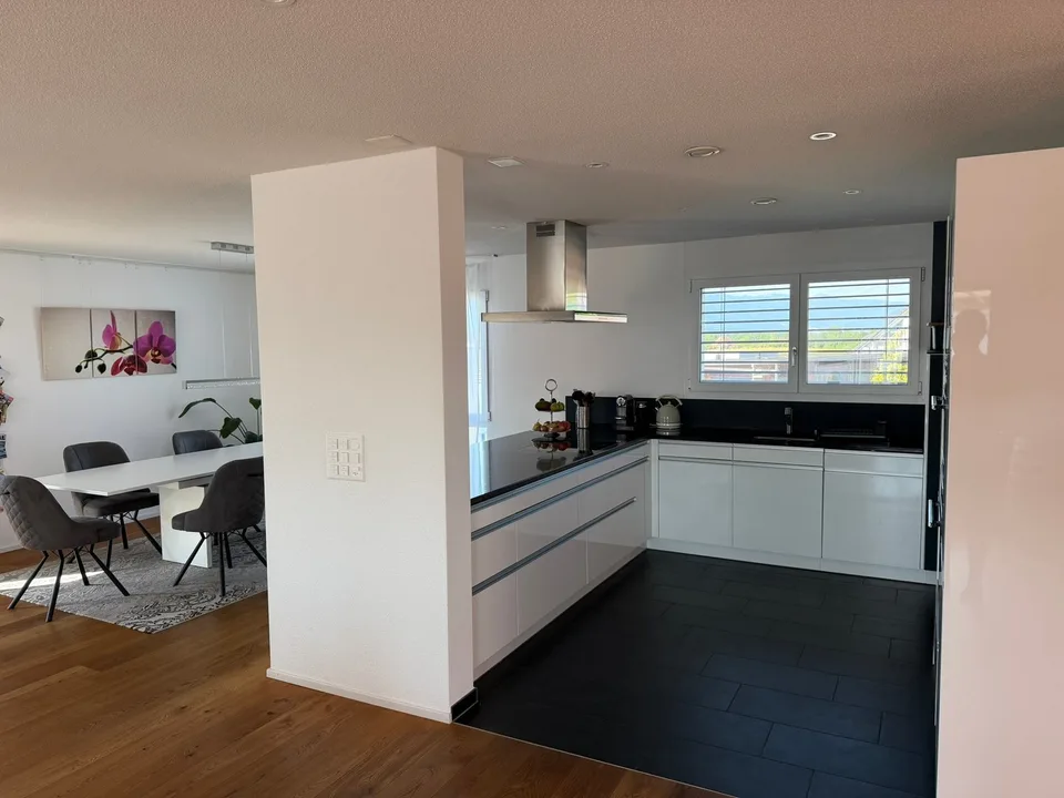 6½ ZIMMER-ATTIKAWOHNUNG IN STUDEN (BE), MÖBLIERT, TEMPORÄR – Foto 2 von 10