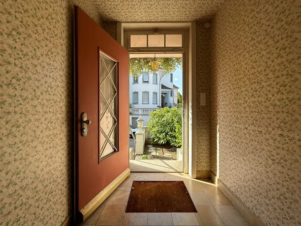 Maison de ville représentative de 250m2 à Gundeli – photo 2 sur 12