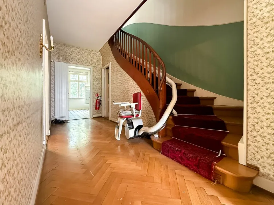 Maison de ville représentative de 250m2 à Gundeli – photo 3 sur 12