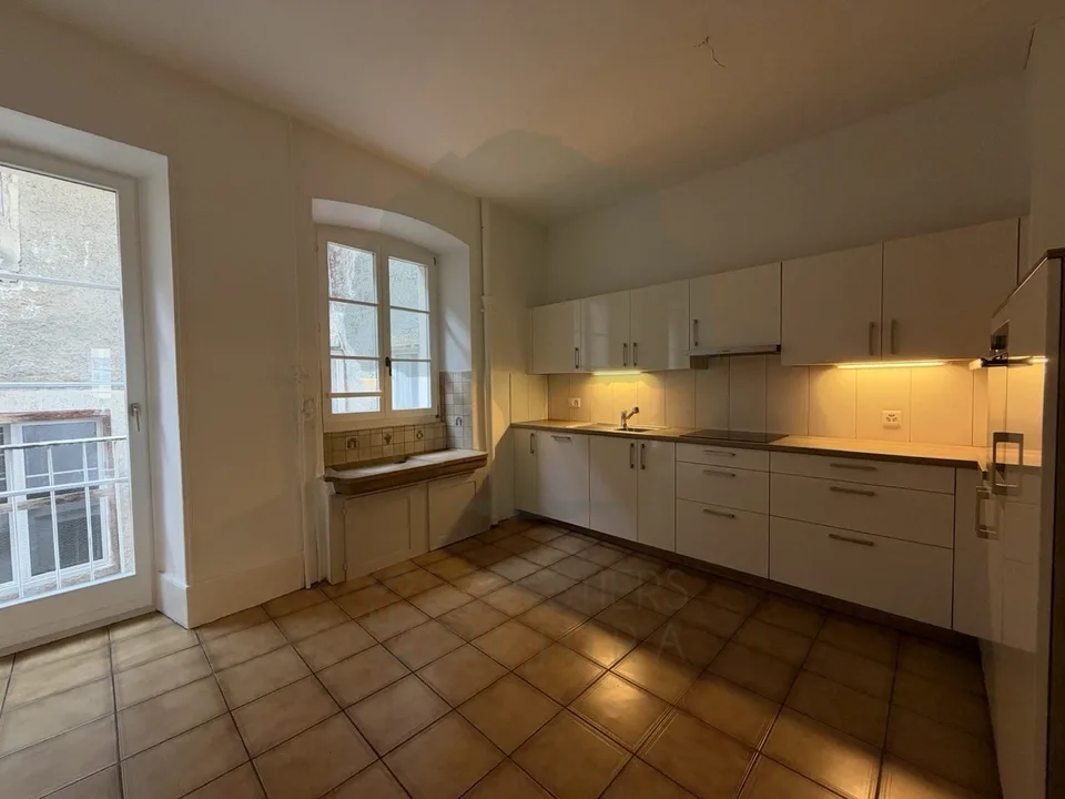 Magnificent 4.5-room apartment of 186 m² in the heart of Porrentruy – photo 8 of 11
