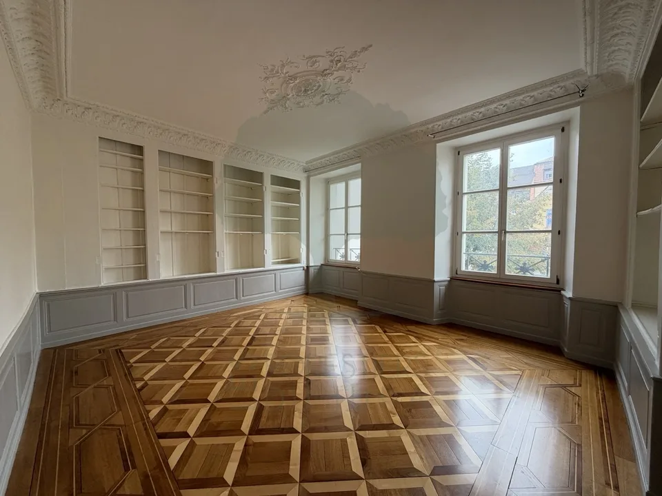 Magnificent 4.5-room apartment of 186 m² in the heart of Porrentruy – photo 3 of 11