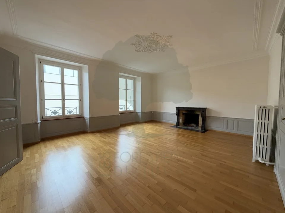 Magnificent 4.5-room apartment of 186 m² in the heart of Porrentruy – photo 5 of 11