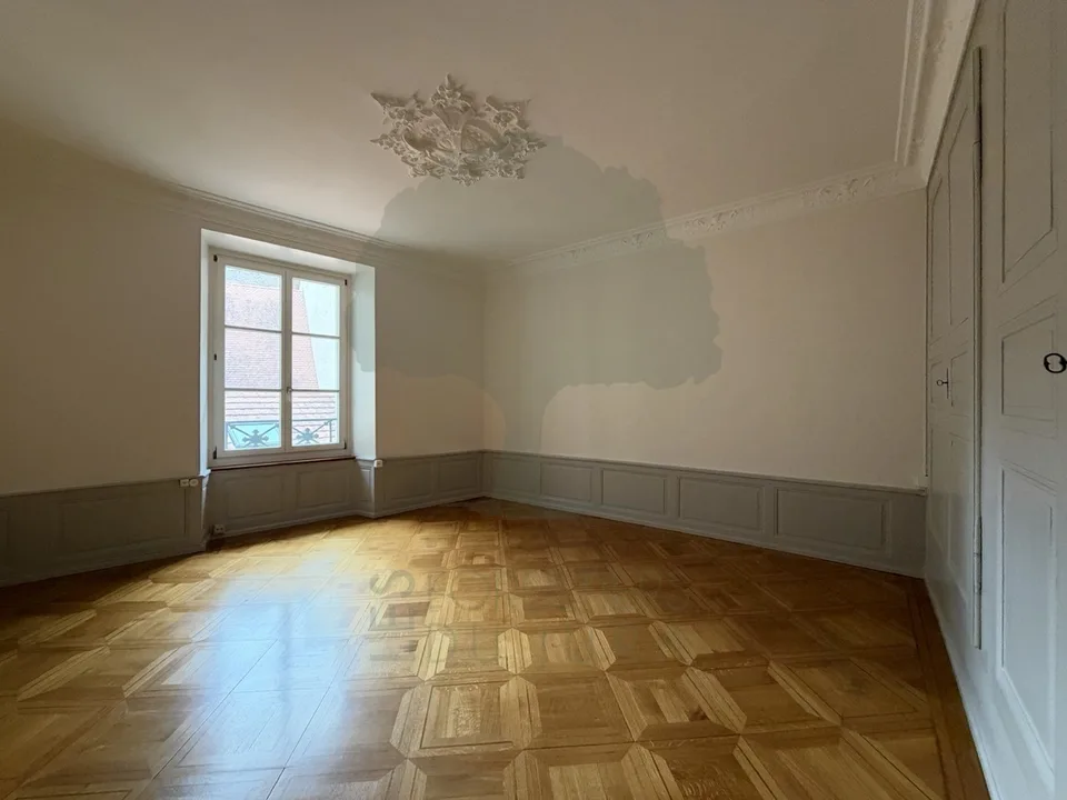 Magnificent 4.5-room apartment of 186 m² in the heart of Porrentruy – photo 6 of 11