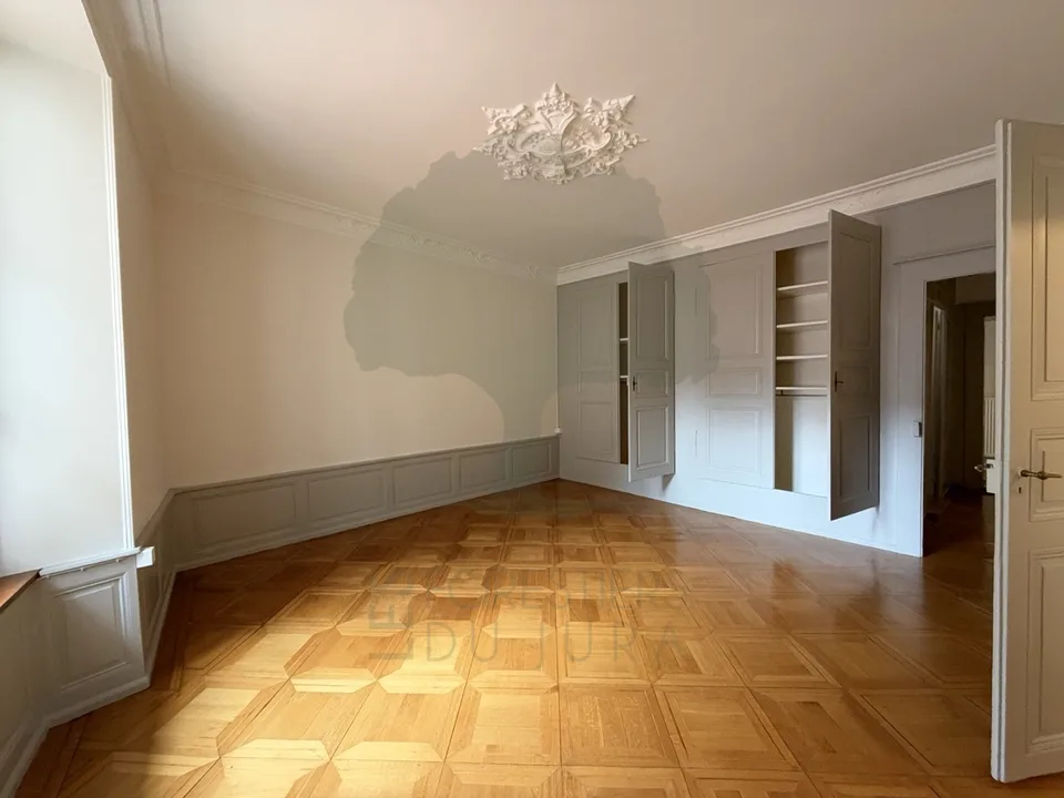 Magnificent 4.5-room apartment of 186 m² in the heart of Porrentruy – photo 7 of 11