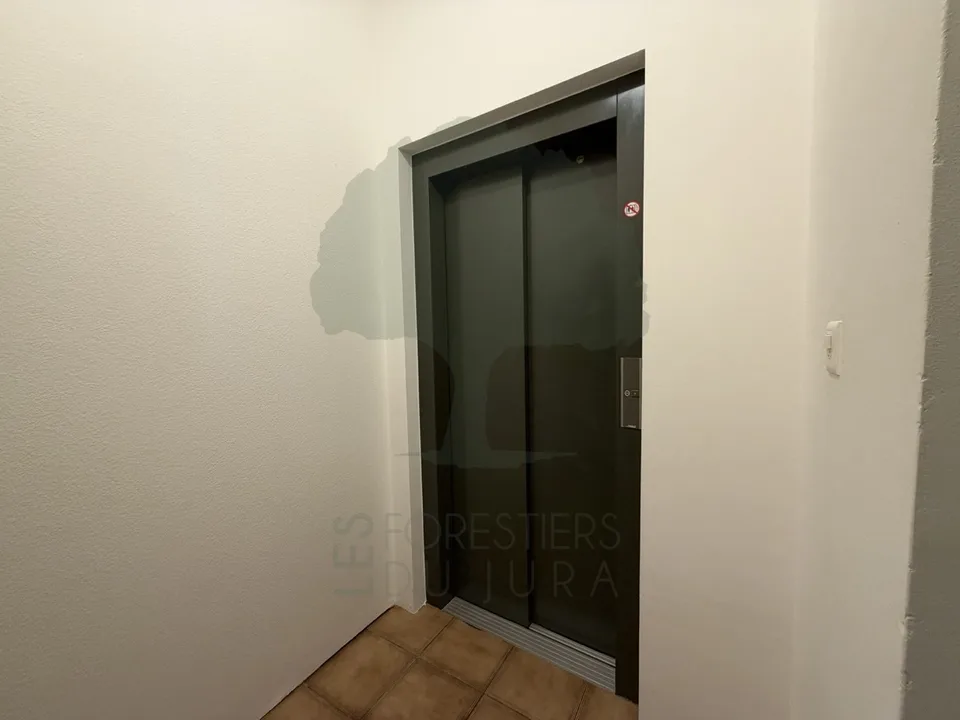 Magnificent 4.5-room apartment of 186 m² in the heart of Porrentruy – photo 11 of 11