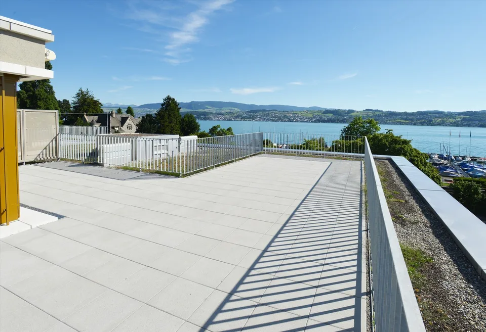 Wunderbare Maisonette-Wohnung mit Traumaussicht auf den Zürichsee – Foto 9 von 9