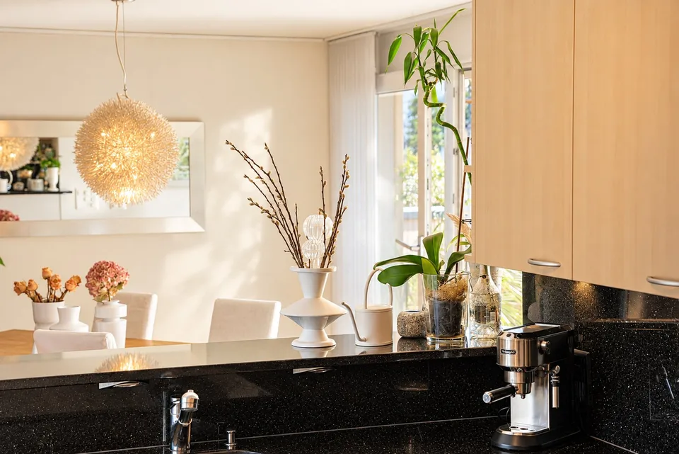 Stadtnahe 5.5 Zimmer Penthouse-Wohnung mit herrlicher Weitsicht – Foto 6 von 14