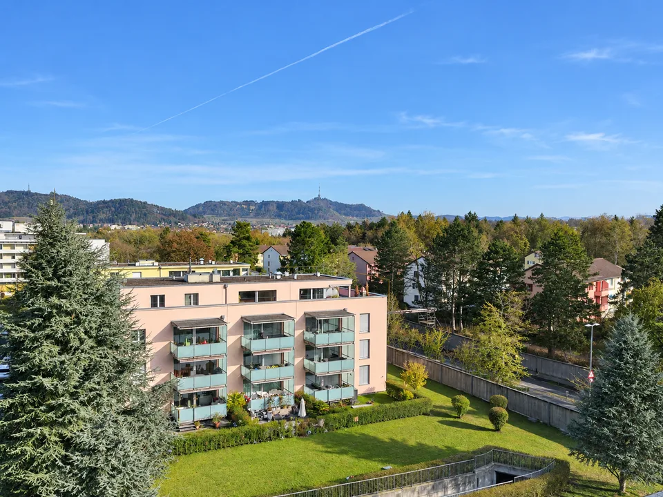 Stadtnahe 5.5 Zimmer Penthouse-Wohnung mit herrlicher Weitsicht – Foto 2 von 14